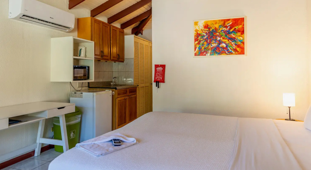 Бунгало Отель Talk of the Town Inn & Suites