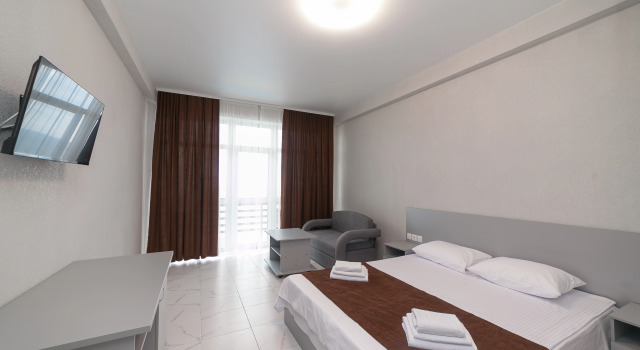 Camera doppia Standard con balcone e con vista Parnas guest house