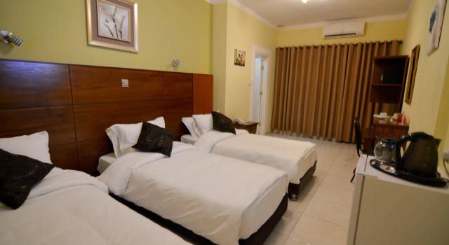 Трёхместный номер Standard с балконом и с красивым видом из окна Отель Amir Palace Aqaba