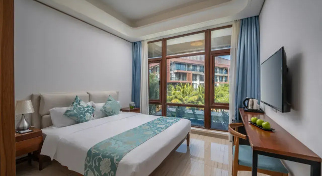 Люкс Superior с 2 комнатами с балконом и с видом на внутренний двор Отель Argyle Resort Sanya