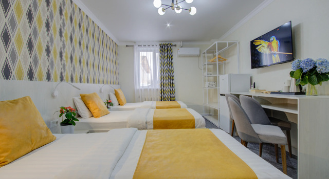 Трёхместный номер Солнечный Viva Hotel