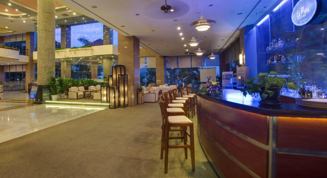 Отель Halong Plaza