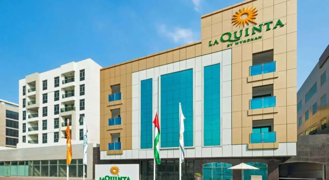 Отель La Quinta by Wyndham Dubai Jumeirah