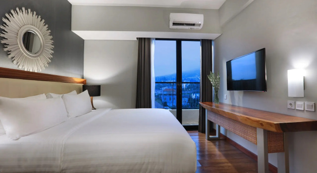 Double Aston Suite with balcony and with view Aston Inn Batu - Malang