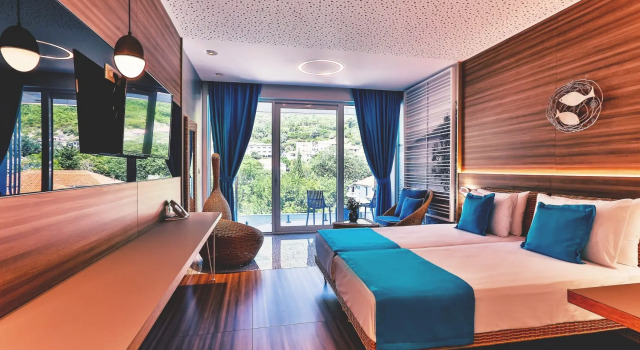 Двухместный номер Deluxe с балконом и с видом на горы Carine Hotel Kumbor Superior