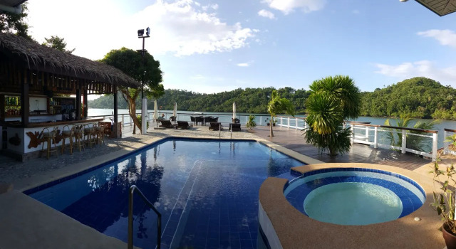 Edgewater Dive & Spa Resort, Buchen Sie Resort Puerto Galera Mindoro