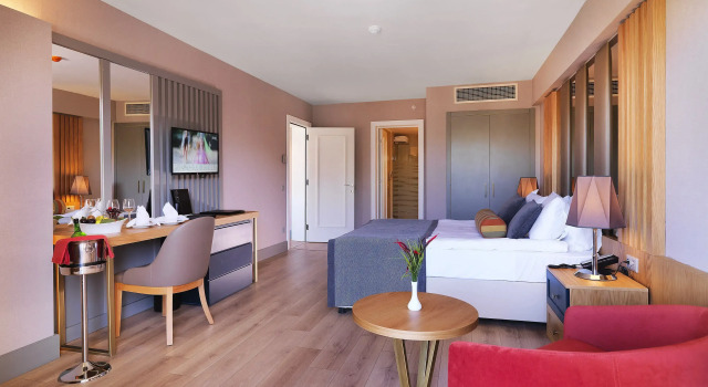 Двухместный люкс Deluxe с балконом Imperial Türkiz Resort Hotel & SPA
