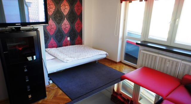 Одноместная студия с балконом и с красивым видом из окна bonApartments
