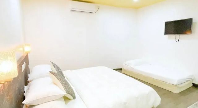 Трёхместный номер Family с красивым видом из окна Отель Fatims Beach House Maafushi