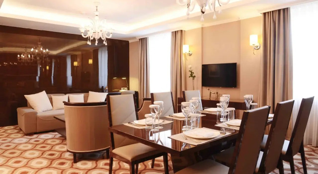 Двухместный номер Premier с балконом и с видом на город LOTTE City Hotels Tashkent Palace