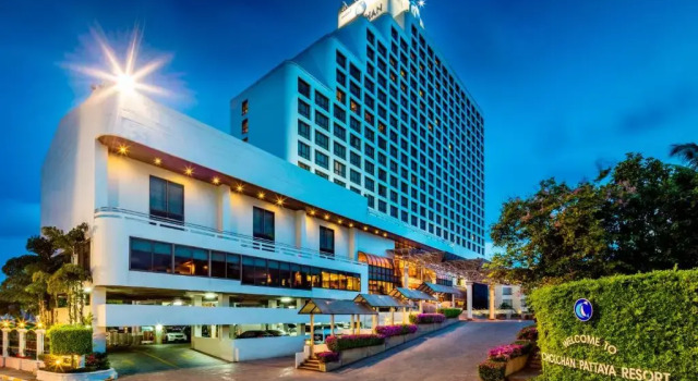 Отель Cholchan Pattaya Beach Resort