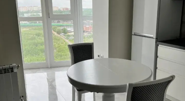 Shikarnaya Yevro 2-K Flat, Buchen Sie Ferienwohnung Hotels in Oblast Moskau mit Parkplatz, Parkplätze