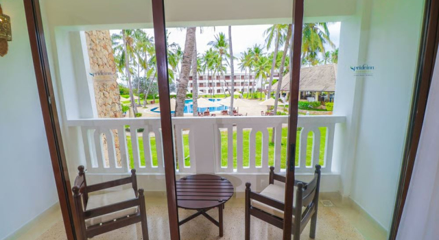 Номер Standard с балконом и с видом на бассейн Отель PrideInn Paradise Beach Resort & Spa