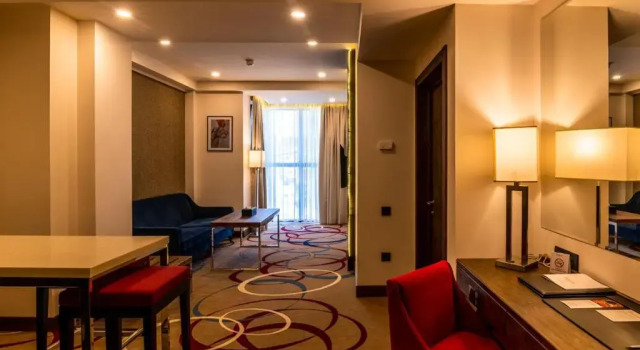 Двухместный номер с мини-кухней Deluxe Ramada Hotel & Suites by Wyndham Yerevan