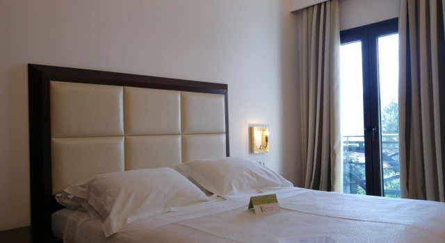 Двухместный номер Standard с балконом и с красивым видом из окна Отель Kalavrita Canyon Hotel & Spa