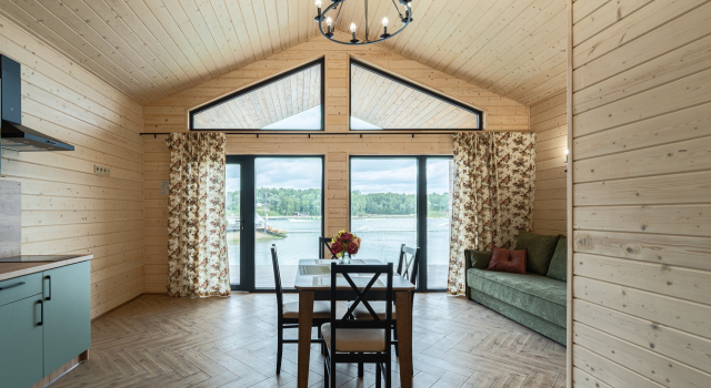Semeyny Domik U Ozera Chalet, Réserver Chalet Kaliningrad 