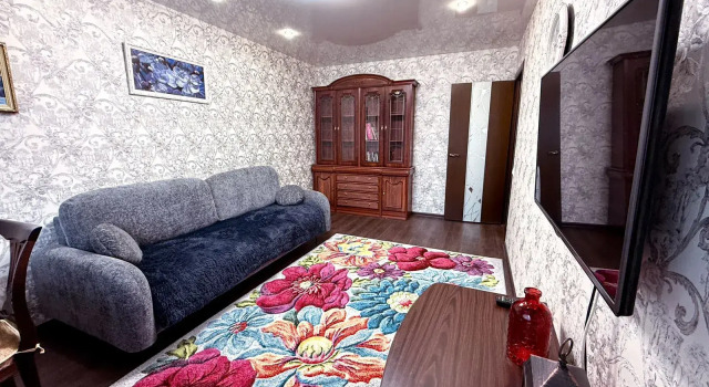 Uyutnaya Trekhkomnatnaya Flat, Prenota Appartamento Hotel a Pskov Region con parcheggio, Parcheggio