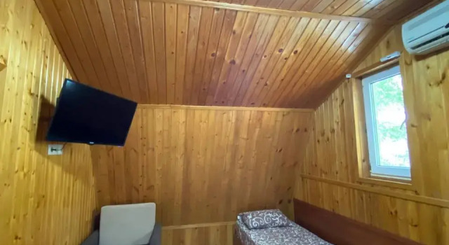 Шестиместный коттедж с балконом Пансионат ЮгРа