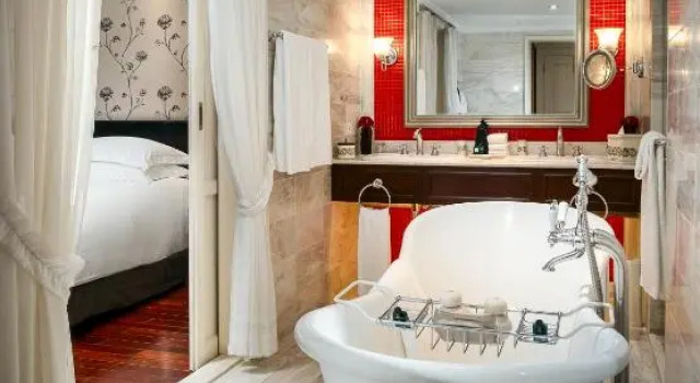 Двухместный люкс Club Lounge Benefits Prestige Sofitel Legend Metropole Hanoi