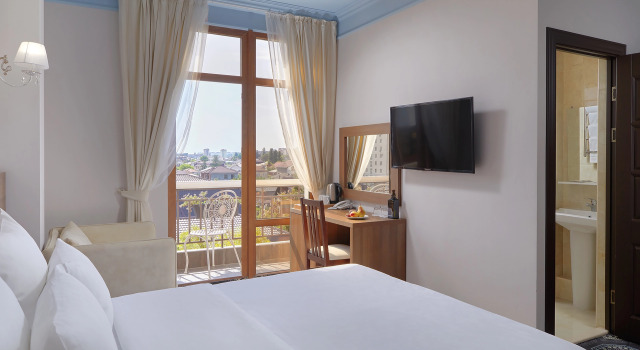 Двухместный номер Standard с балконом и с видом на окрестности Garuda Boutique Hotel