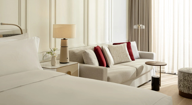 Полулюкс с большой кроватью (King size) и балконом Отель Waldorf Astoria Minsk