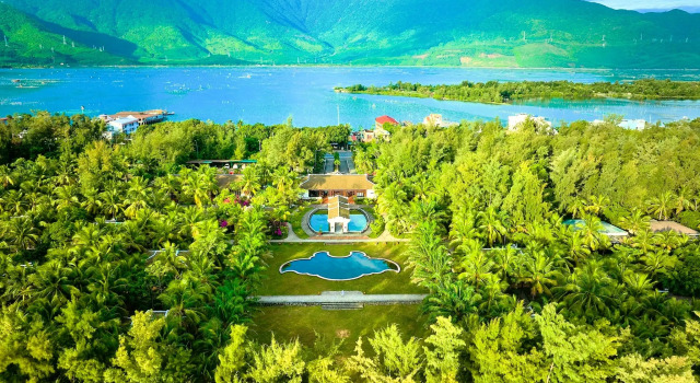 Курортный отель Lang Co Beach