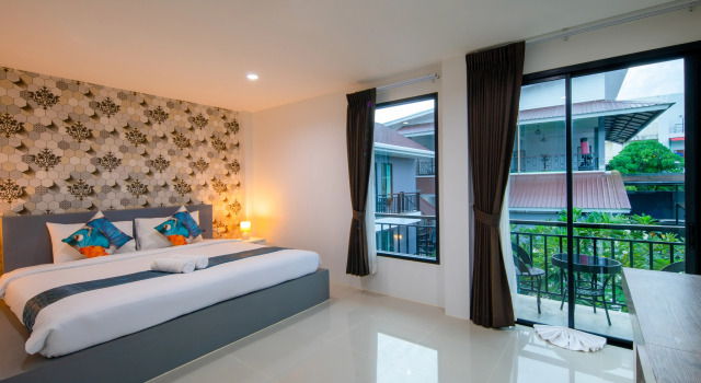 Двухместный номер Upper Deluxe Pool Access с балконом и с видом на бассейн Chanakarn Resort Rawai