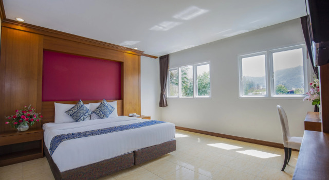 Номер Deluxe с балконом Sungthong Kamala Beach Resort