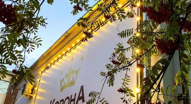 Отель Корона