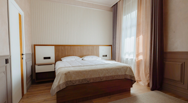 Двухместный номер Deluxe 2-room с балконом и с видом на внутренний двор Бутик-отель Beibarys Hotel