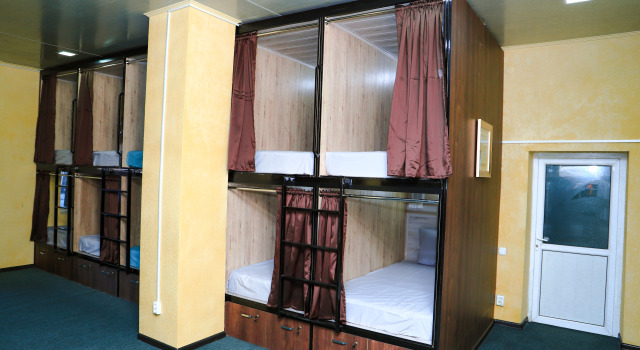 Capsule Hostel, Book Hostel / Vandrerhjem Hostels i Issyk-Kul Region, Hostel / Vandrerhjem