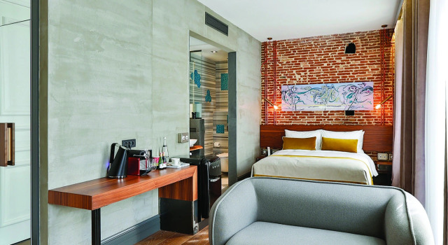 Полулюкс с балконом Hotel The Public - Special Category
