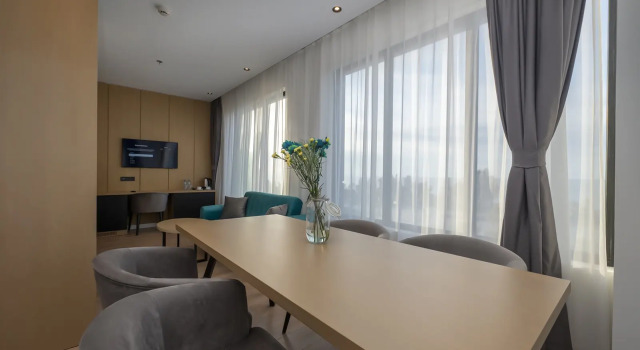 Полулюкс панорамный с балконом и с видом на море Hotel The Grandeur Batumi