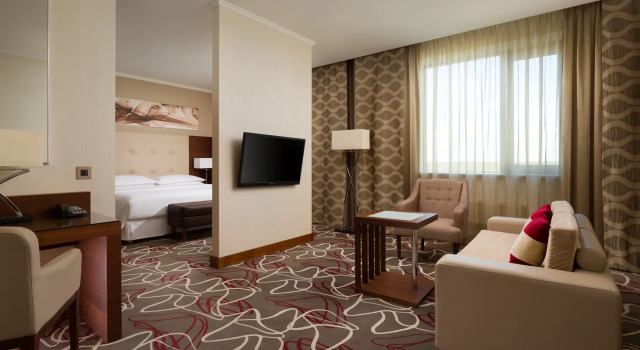 Люкс с 2 комнатами Sheraton Skypoint Luxe Hotel