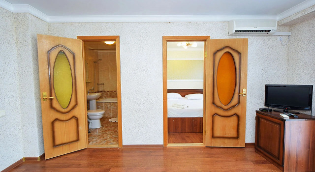 Четырёхместный номер Comfort Отель Goldleo