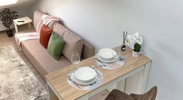 Dushevnaya Studiya - Mansarda V Tsentre Lomonosova Apartments, Book Lejlighed Billige hoteller i Sankt Petersborg