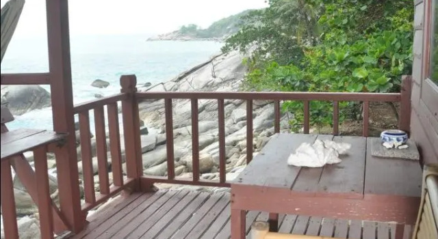 Двухместный номер Economy с балконом и с красивым видом из окна Гостевой Дом The Ocean Phangan Homestay