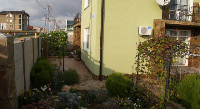 Villa Svetlana Guest House, Prenota Affittacamere Popovka 