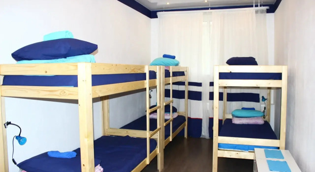 Кровать в общем номере (мужской номер) Хостел 7 Rooms