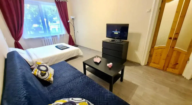 Uyutnaya na 11-y Parkovoy Apartment, Book Apartment  , near Pervomayskaya