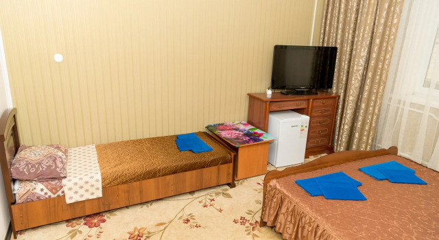 Четырёхместный номер Comfort с балконом Гостевой Дом Ника
