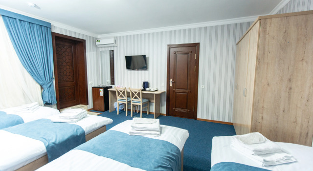 Четырёхместный номер с балконом и с красивым видом из окна Mirzo Boutique Hotel