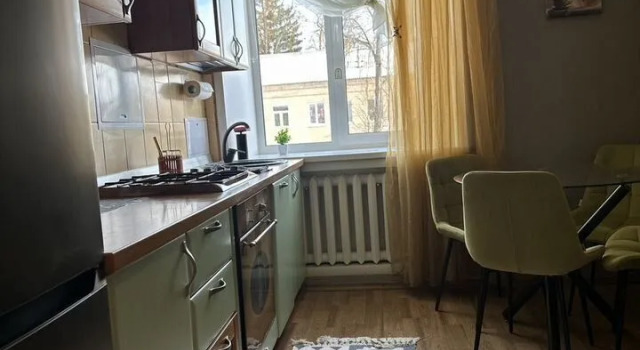 Квартира 3-Комнатная В Центpе Гoрoдa