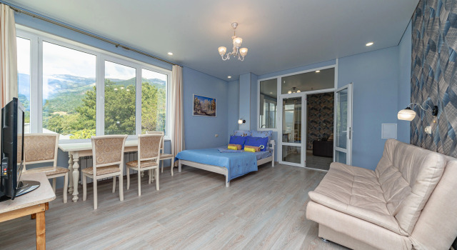 Nad Yaltoj Living Quarters, Prenota Hotel Massandra Yalta