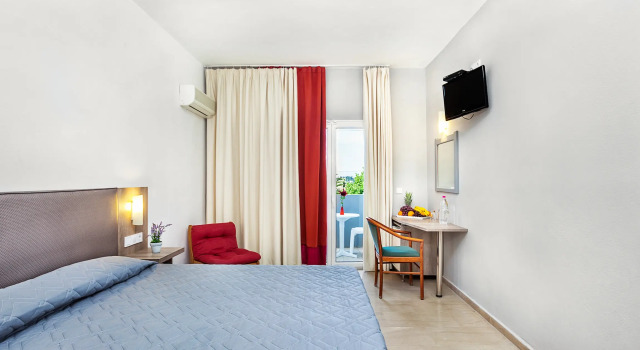 Двухместный номер Standard с балконом и с видом на сад Silver Bay Hotel Kontokali Corfu