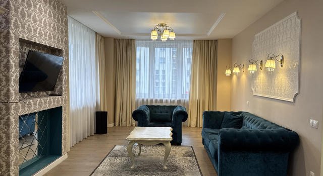 Art Residence 100 3-Kh Komnatnaya V Tsentre Minska Flat, Buchen Sie Ferienwohnung Minsk Minskaja Woblasz