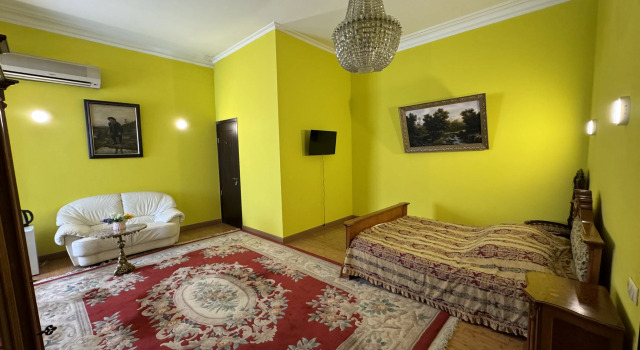 Трёхместный полулюкс рядом с пляжем Hotel Queen-Batumi