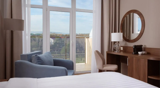 Двухместный номер Deluxe Отель Miracleon Movenpick Resort & SPA Anapa 5*