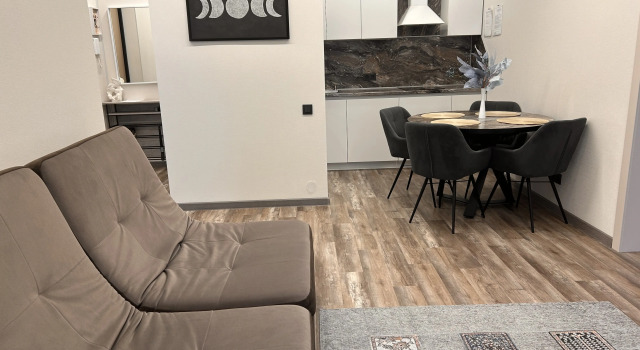 Dvuhkomnatnye V Evropejskom Kvartale Vozle Akvaparka Apartments, Prenota Appartamento Tjumen' 