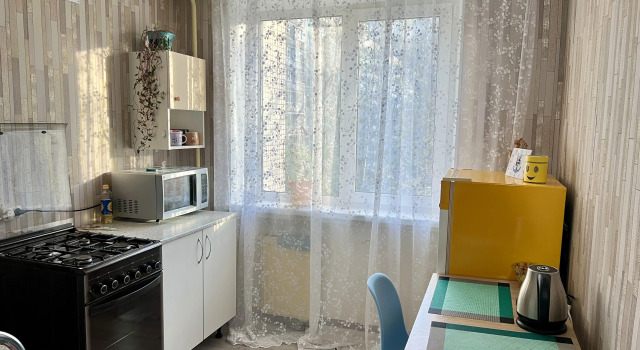 V Dvukh Minutakh Ot Vredena Flat, Book Lejlighed Hoteller i Kalininskiy district med pool, Swimmingpool